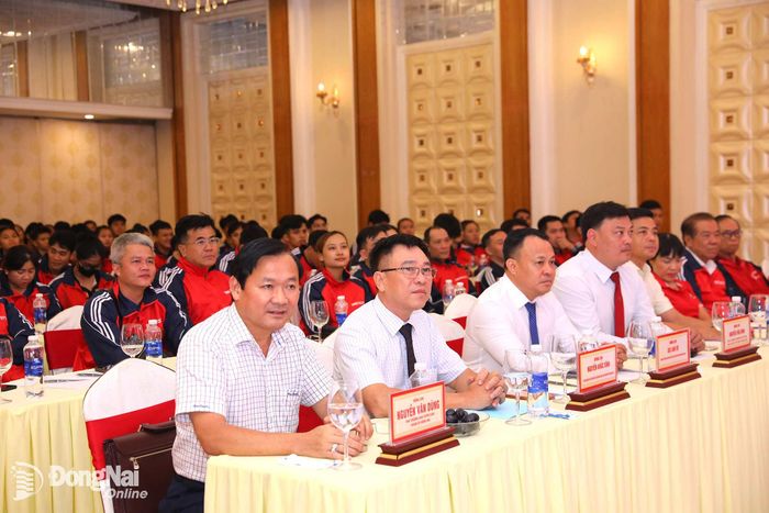 Các đại biểu tham dự lễ xuất quân. Ảnh: Huy Anh