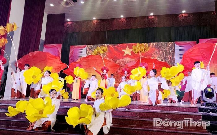 Hầu hết các tiết mục dự thi đều được dàn dựng công phu.