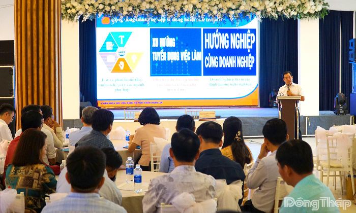Đại biểu phát biểu tại buổi tọa đàm.
