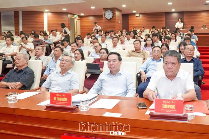 Các đồng chí: Trần Phong; Hồ Xuân Trường; Mai Trực - nguyên Ủy viên Trung ương Đảng, nguyên Phó Chủ nhiệm Ủy ban Kiểm tra Trung ương, nguyên Phó Bí thư Thường trực Tỉnh ủy; Bùi Mau - nguyên Phó Bí thư Thường trực Tỉnh ủy tham dự hội nghị.