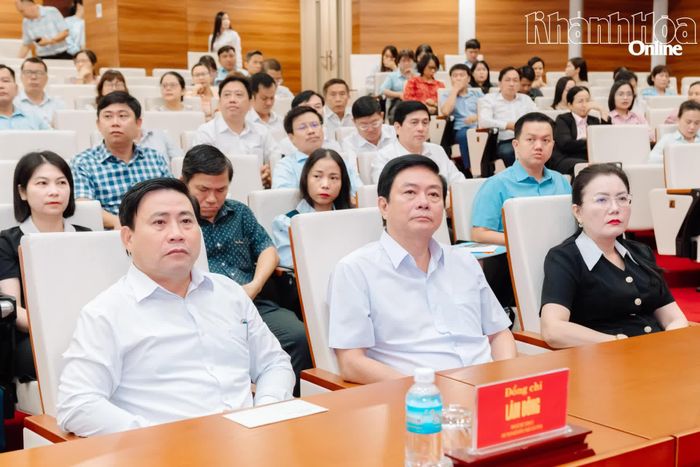 Các đồng chí: Lâm Đông; Lữ Thanh Hải - Ủy viên Ban Thường vụ Tỉnh ủy, Phó Chủ tịch Thường trực HĐND tỉnh; Phạm Thị Xuân Trang - Phó Chủ tịch HĐND tỉnh tham dự lễ phát động.