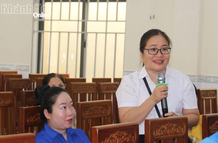 Đoàn viên công đoàn trả lời các câu hỏi tại chương trình.