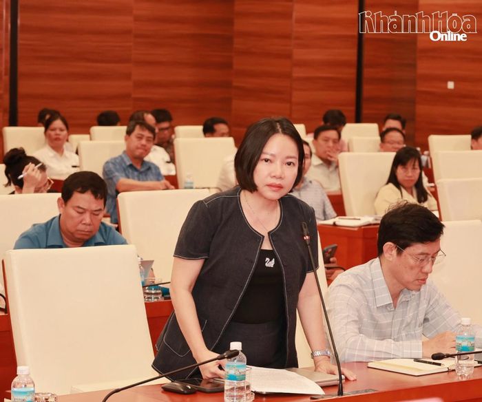 Lãnh đạo Sở Văn hóa, Thể thao và Du lịch phát biểu tại cuộc họp.