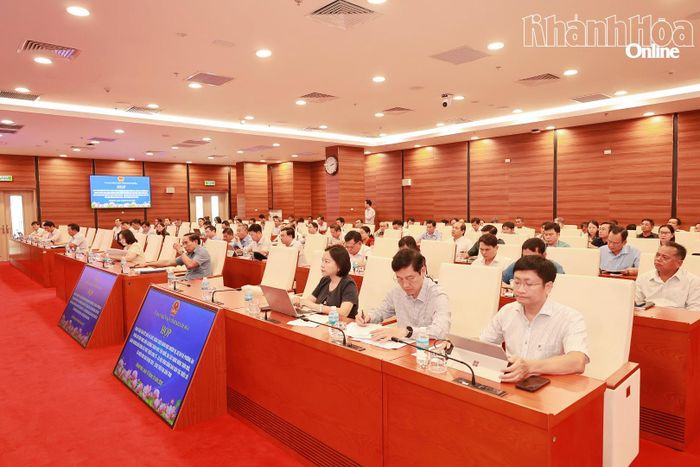 Quang cảnh cuộc họp.