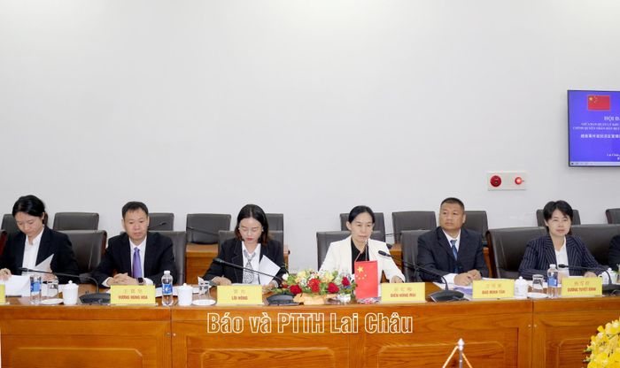 Đoàn đại biểu Chính quyền Nhân dân huyện Kim Bình, tỉnh Vân Nam (Trung Quốc). 
