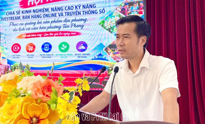 Đồng chí Lê Xuân Dũng - Phó Chủ tịch UBND phường Tân Phong phát biểu khai mạc hội nghị. 