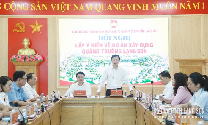 Đồng chí Nguyễn Hoàng Tùng, Ủy viên Ban Thường vụ Tỉnh ủy, Phó Chủ tịch Thường trực Ủy ban MTTQ Việt Nam tỉnh phát biểu tại hội nghị