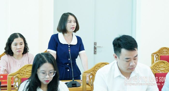 Chủ tịch Ủy ban MTTQ Việt Nam phường Đông Kinh phát biểu ý kiến tại hội nghị