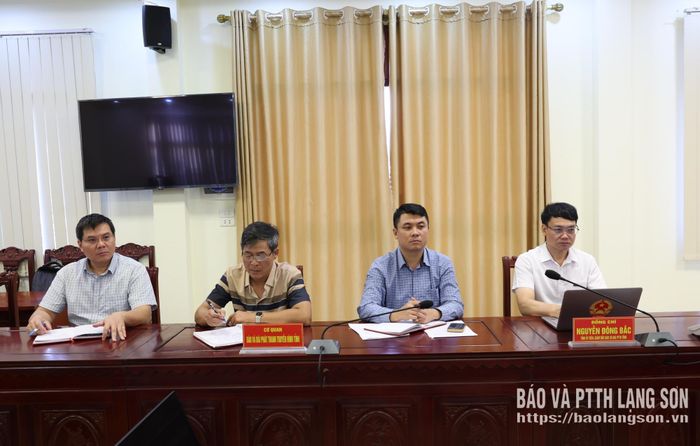 Các đại biểu dự cuộc họp