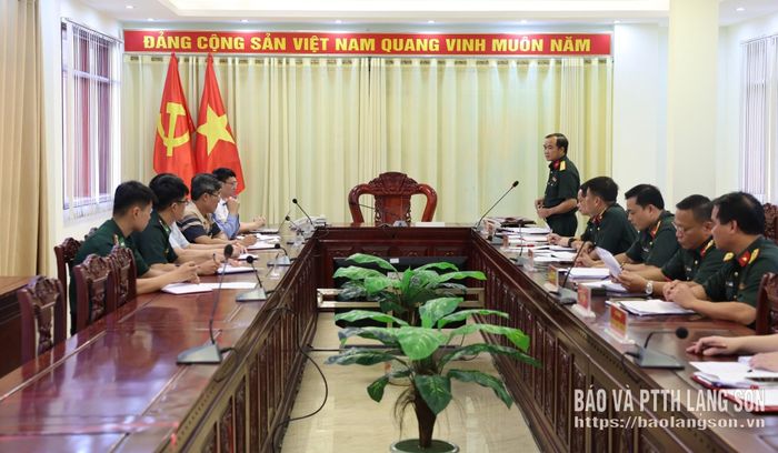 Lãnh đạo Bộ Chỉ huy Quân sự tỉnh phát biểu tại cuộc họp