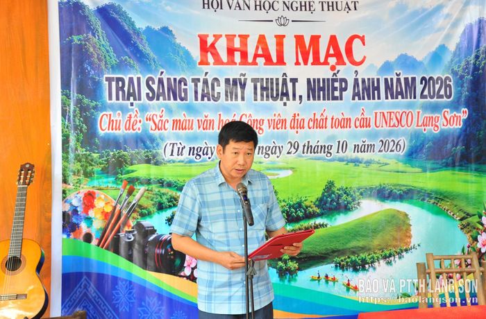 Lãnh đạo Ban Quản lý CVĐC toàn cầu UNESCO và Xúc tiến Du lịch tỉnh thông tin tổng quan về giá trị của CVĐC toàn cầu UNESCO Lạng Sơn tới các hội viên