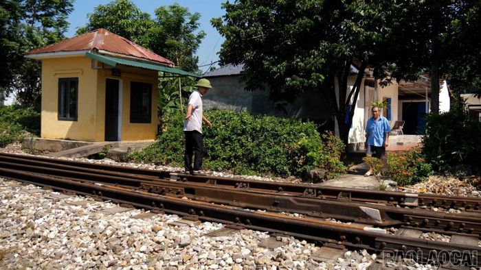 Hàng trăm người dân ở thôn Làng Giàng mong muốn có đường gom dân sinh để đáp ứng nhu cầu đi lại, giao thương