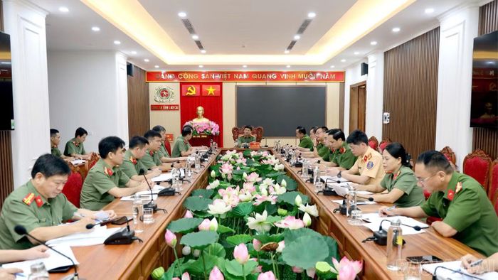 Đại tá Trịnh Khắc Cường - Ủy viên Ban Thường vụ Tỉnh ủy, Bí thư Đảng ủy, Giám đốc Công an tỉnh chủ trì họp triển khai Kế hoạch đảm bảo an ninh, trật tự Lễ hội Văn hóa, Du lịch Mường Lò năm 2026.
