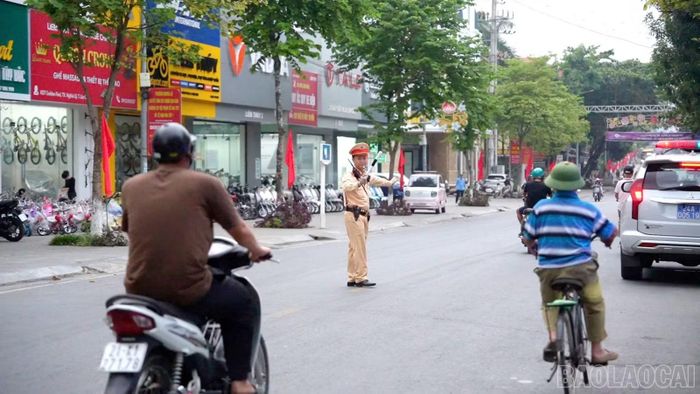 Đội Cảnh sát giao thông số đường bộ 4, Phòng Cảnh sát giao thông, Công an tỉnh Lào Cai tăng cường tuần tra, kiểm soát tại các tuyến đường trọng điểm.