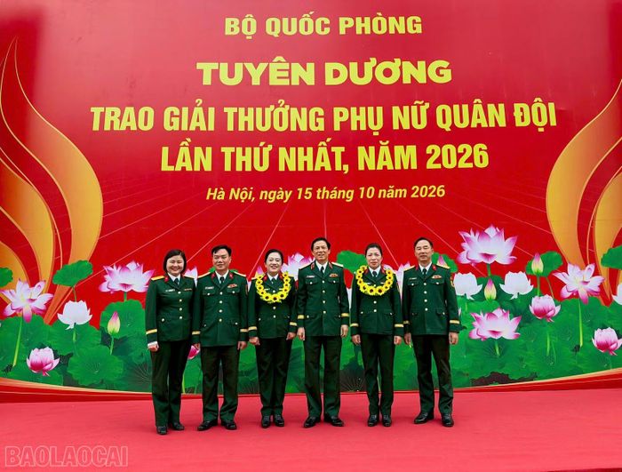 Trung tá Đoàn Thị Hạnh vinh dự được nhận Giải thưởng Phụ nữ Quân đội lần thứ nhất, năm 2026.