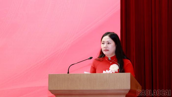 Đồng chí Đoàn Thị Thanh Tâm - Phó trưởng Ban Thường trực Ban Tuyên giáo Tỉnh ủy phát biểu tại buổi gặp mặt.