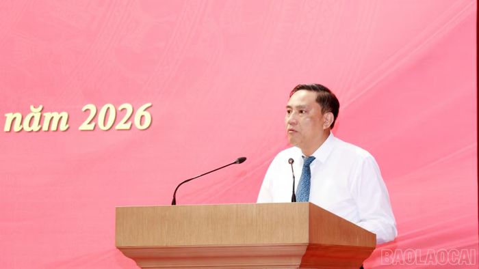 Đồng chí Hoàng Giang -Phó Bí thư Thường trực Tỉnh ủy, Chủ tịch HĐND tỉnh phát biểu tại buổi gặp mặt.