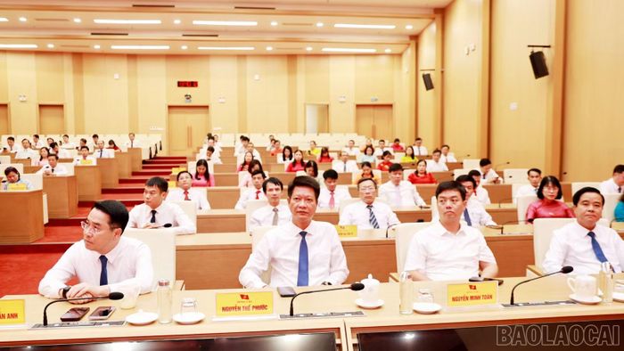 Các đồng chí Thường trực Tỉnh ủy và lãnh đạo các cơ quan tham mưu, giúp việc Tỉnh ủy dự buổi gặp mặt.
