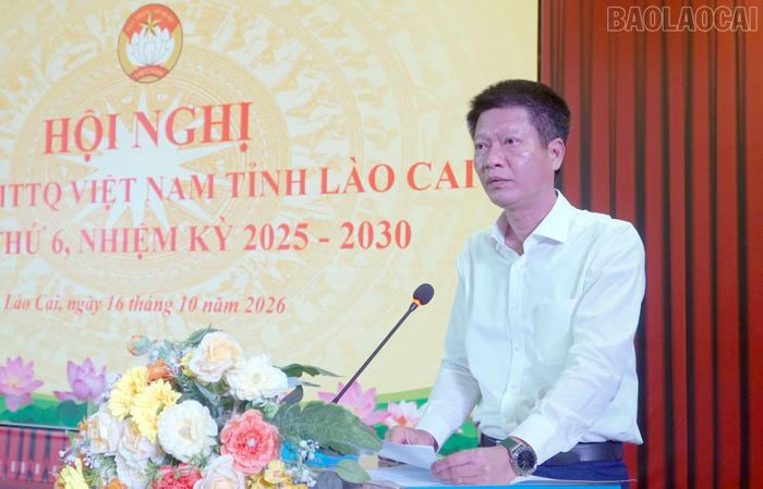 Phó Bí thư Tỉnh ủy Nguyễn Thế Phước phát biểu giao nhiệm vụ cho đồng chí Nguyễn Thị Ngà.
