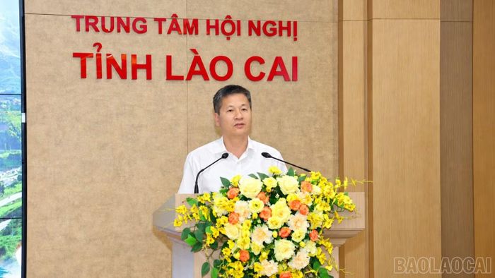 Phó Chủ tịch Thường trực UBND tỉnh Ngô Hạnh Phúc giảng chuyên đề phát triển kinh tế - xã hội Lào Cai.