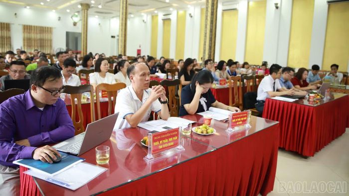 Các đại biểu tham dự hội thảo.