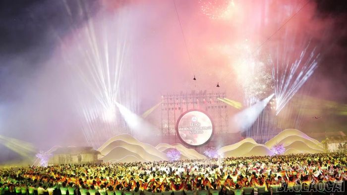 Màn pháo hoa rực rỡ tại Lễ khai mạc Lễ hội Văn hóa, Du lịch Mường Lò năm 2026.