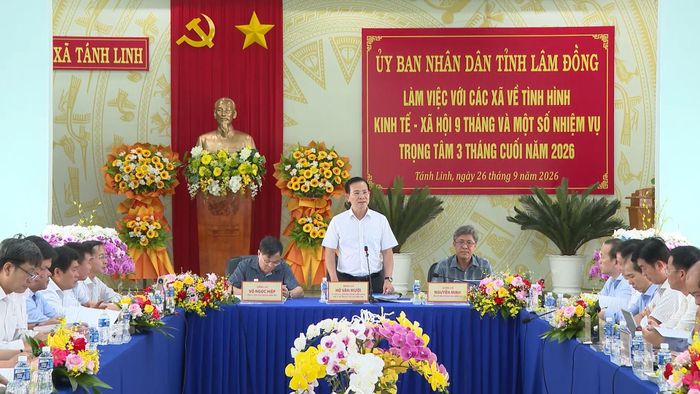 Đồng chí Hồ Văn Mười, Ủy viên Ban Chấp hành Trung ương Đảng, Phó Bí thư Tỉnh ủy, Chủ tịch UBND tỉnh chỉ đạo 11 xã Tây Nam Lâm Đồng chủ động thu hút đầu tư ngoài ngân sách