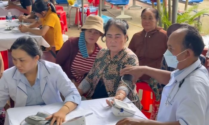 Đây là địa phương khuyến khích người dân đi khám bệnh và bốc thăm trúng thưởng gà giống