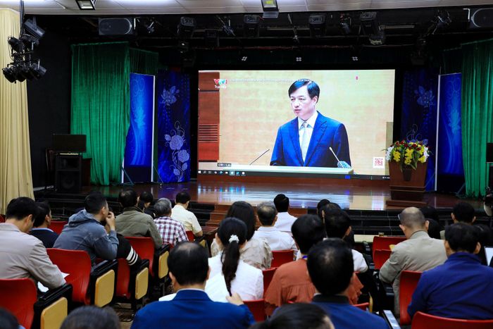 Các đại biểu Báo và PTTH Lâm Đồng theo dõi các chuyên đề do Ủy viên Bộ Chính trị, Trưởng Ban Tổ chức Trung ương Nguyễn Duy Ngọc trình bày tại hội nghị