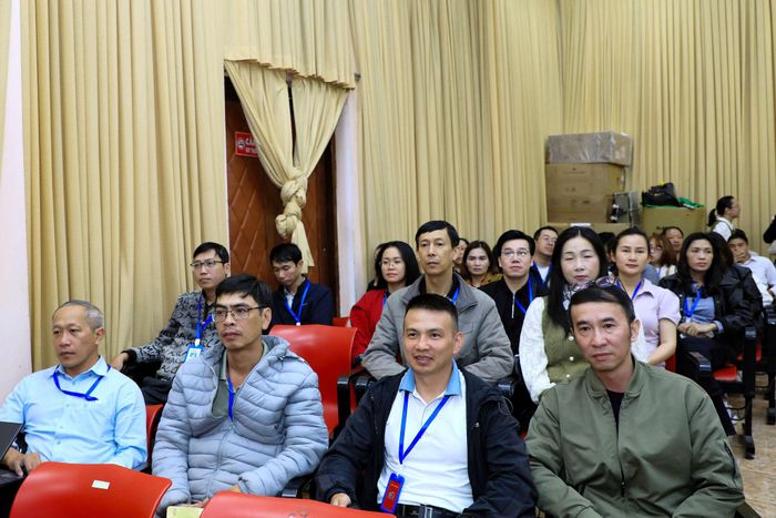 Cán bộ, viên chức, người lao động Báo và PTTH Lâm Đồng cơ sở phường Xuân Hương - Đà Lạt tham gia hội nghị