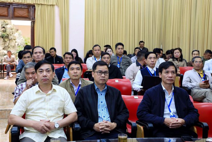 Lãnh đạo, viên chức, người lao động Báo và PTTH Lâm Đồng theo dõi hội nghị tại điểm cầu phường Xuân Hương - Đà Lạt