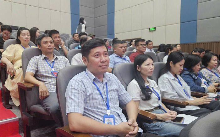 Cán bộ, viên chức, người lao động Báo và PTTH Lâm Đồng theo dõi hội nghị tại điểm cầu phường Bắc Gia Nghĩa