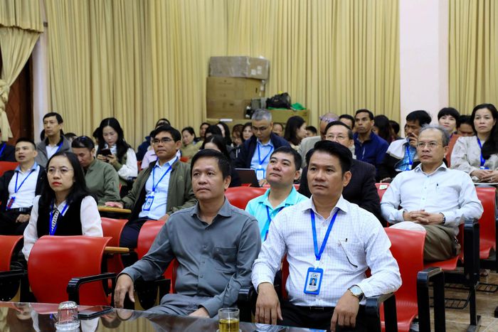 Lãnh đạo, viên chức, người lao động Báo và PTTH Lâm Đồng theo dõi hội nghị tại điểm cầu phường Xuân Hương - Đà Lạt