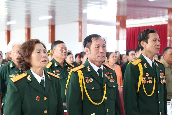 Cùng hát vang khúc quân hành
