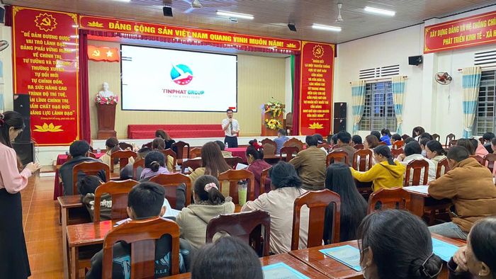 Các doanh nghiệp giới thiệu và cung cấp nhu cầu tuyển dụng của đơn vị.