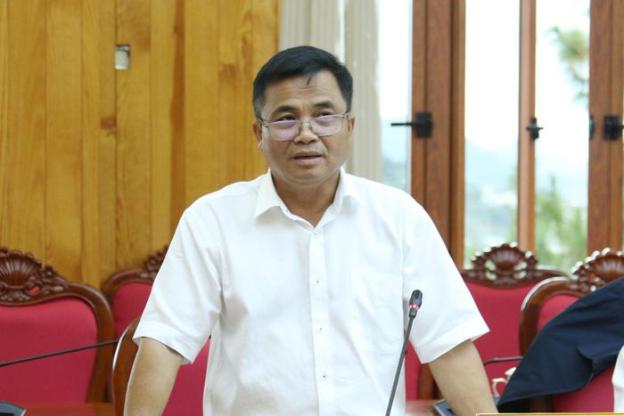 Trưởng Ban Quản lý các KCN tỉnh Phan Dương Cường báo cáo dư địa tăng trưởng tại các khu, cụm công nghiệp trên địa bàn