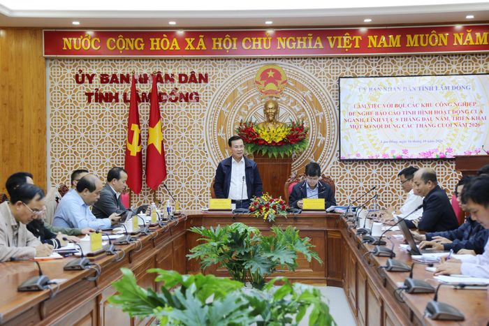 Quang cảnh buổi làm việc