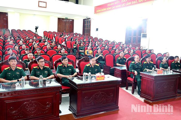 Các đại biểu dự toạ đàm.