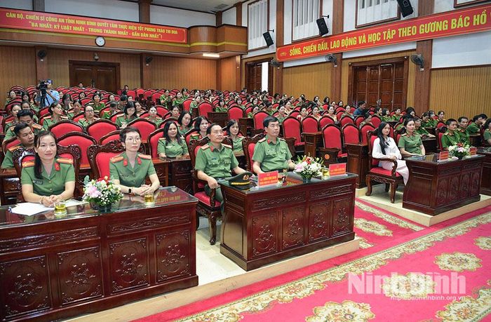 Các đại biểu tham dự hội nghị.