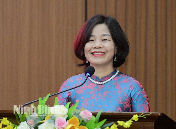 Lãnh đạo Trường Chính trị Trường Chinh phát biểu tại lễ bế giảng.