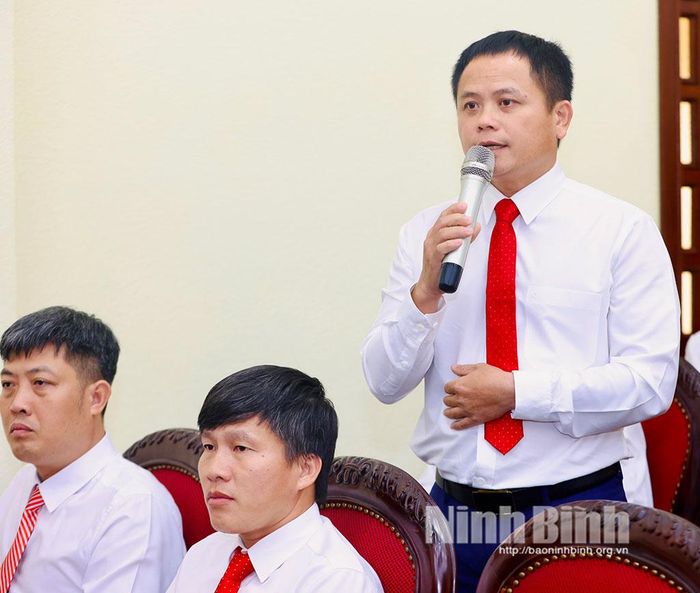 Đại diện cán bộ, hội viên nông dân tham gia phát biểu ý kiên, kiến nghị tại hội nghị.