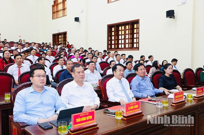 Các đại biểu dự hội nghị.