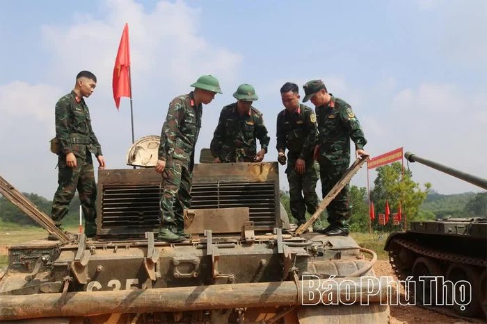 Kiểm tra an toàn xe trước khi thực hiện huấn luyện các bài tập.