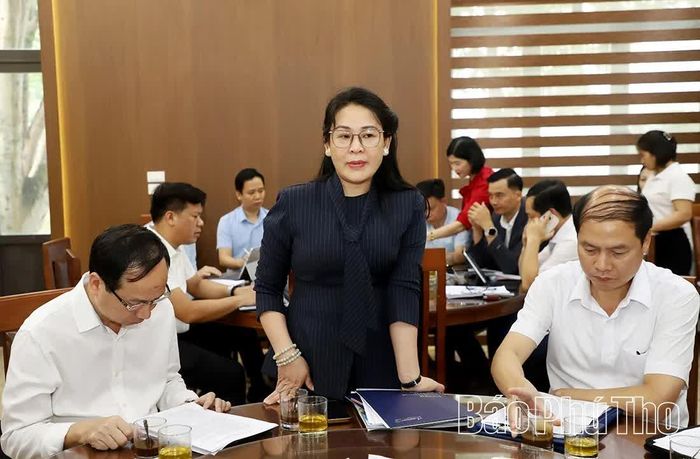 Đại diện Công ty Cổ phần Nhật Quang Edu Group trình bày các vướng mắc, kiến nghị tại chương trình.