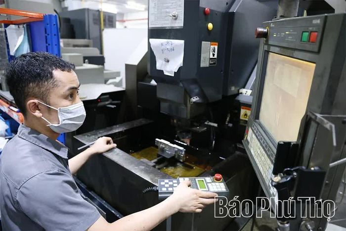 Không khí làm việc ở Công ty Cổ phần Tập đoàn CNC Tech gắn với yêu cầu tập trung cho sản xuất, hướng tới hoàn thành kế hoạch đã đề ra.