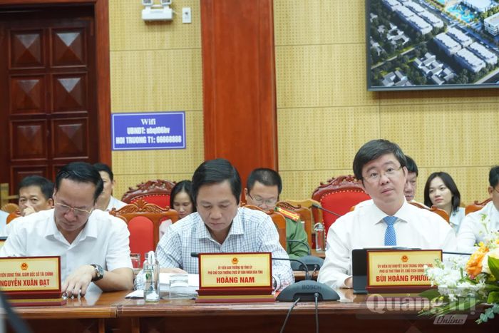 Các đồng chí lãnh đạo tỉnh tham dự buổi làm việc - Ảnh: H.L