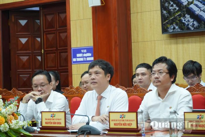 Đại diện lãnh đạo Công ty Cổ phần FPT tại buổi làm việc - Ảnh: H.L