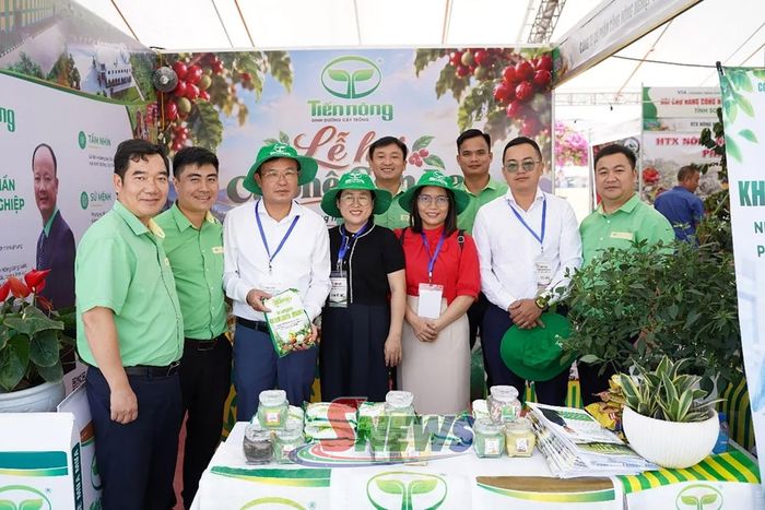 Gian hàng trưng bày sản phẩm phân bón Tiến Nông.