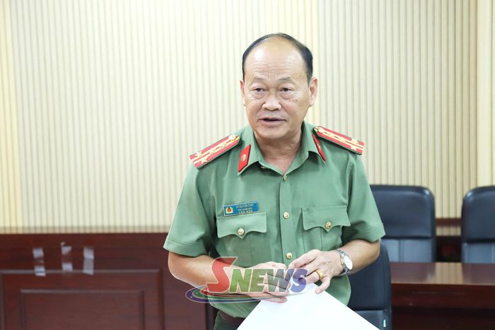 Lãnh đạo Công an tỉnh phát biểu tại cuộc họp.