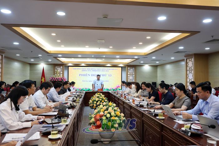Các đại biểu tham dự phiên họp.